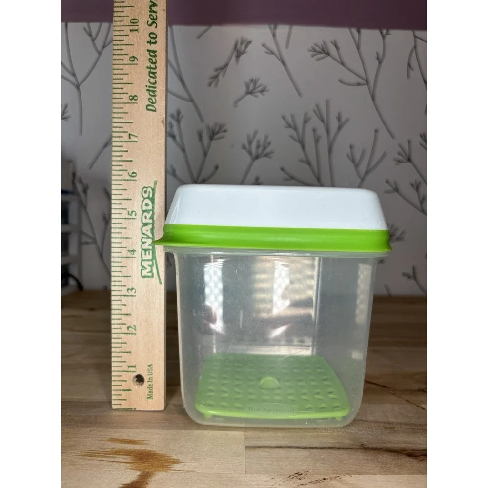 Rubbermaid Produce Saver Set 6.3 & 17.3 Cups Green White Vented Lid